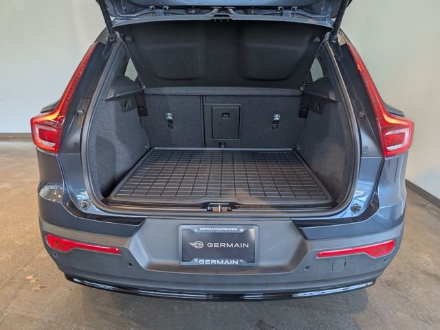 Used 2026 Volvo XC40 B5 Core w/ Climate Package image 5