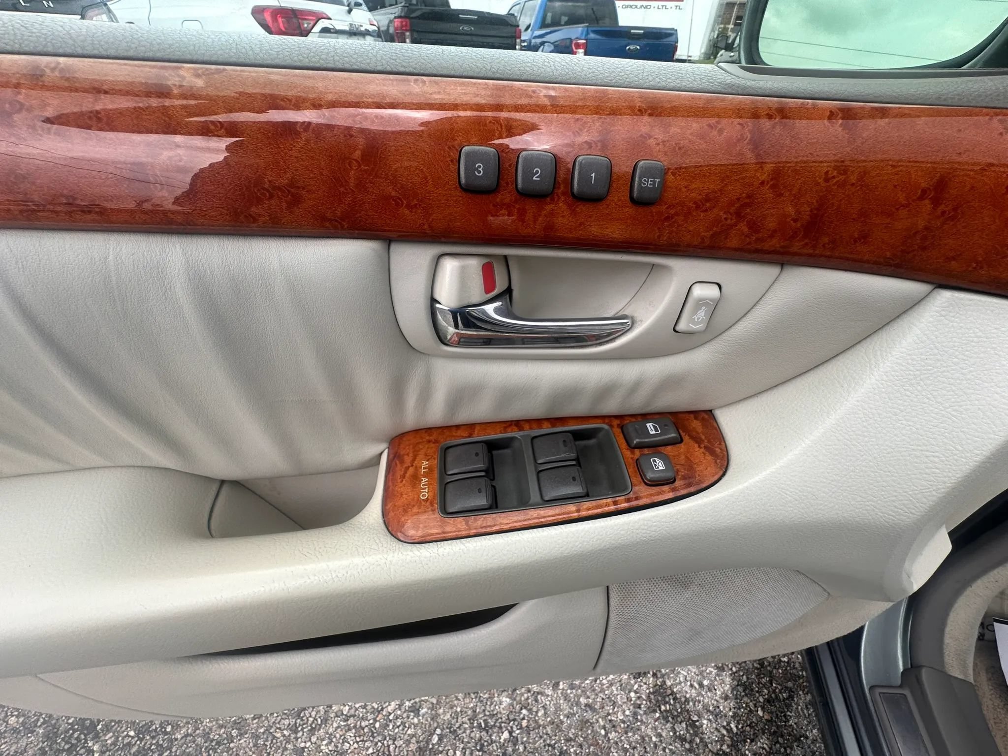 Used 2001 Lexus LS 430 RWD image 13