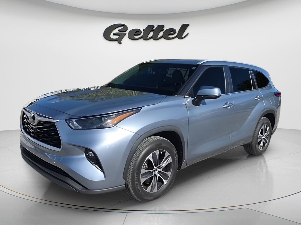 Used 2023 Toyota Highlander XLE image 1