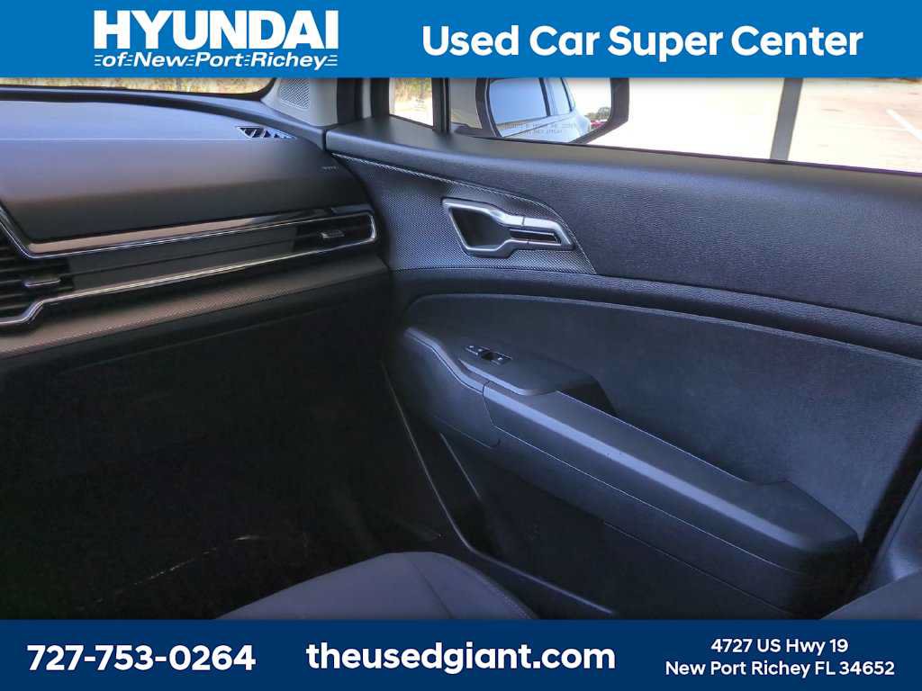 Used 2023 Kia Sportage LX FWD image 17