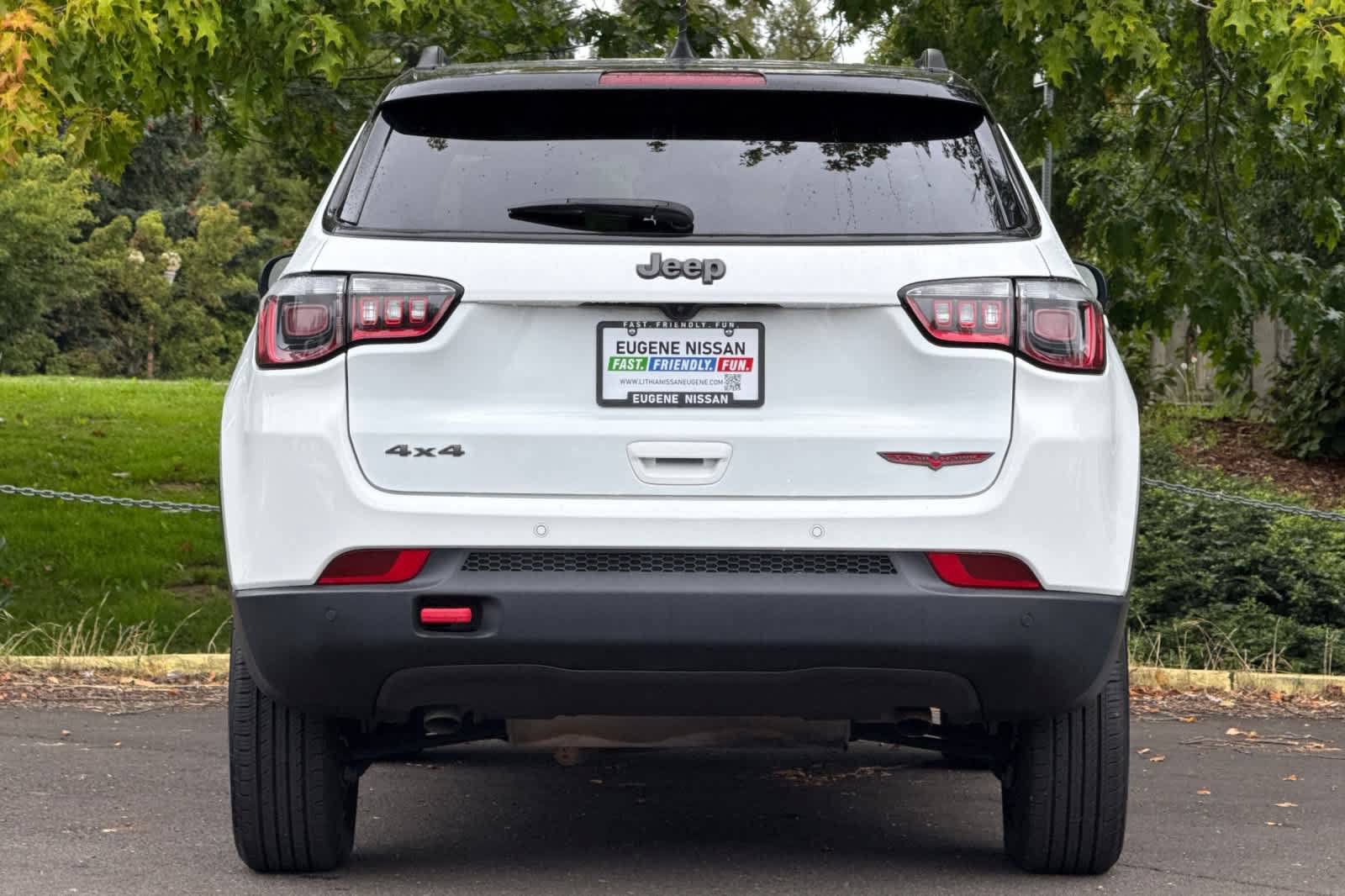 Used 2025 Jeep Compass Trailhawk AWD/4WD image 7