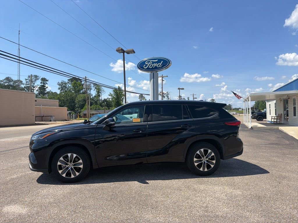Used 2021 Toyota Highlander XLE
