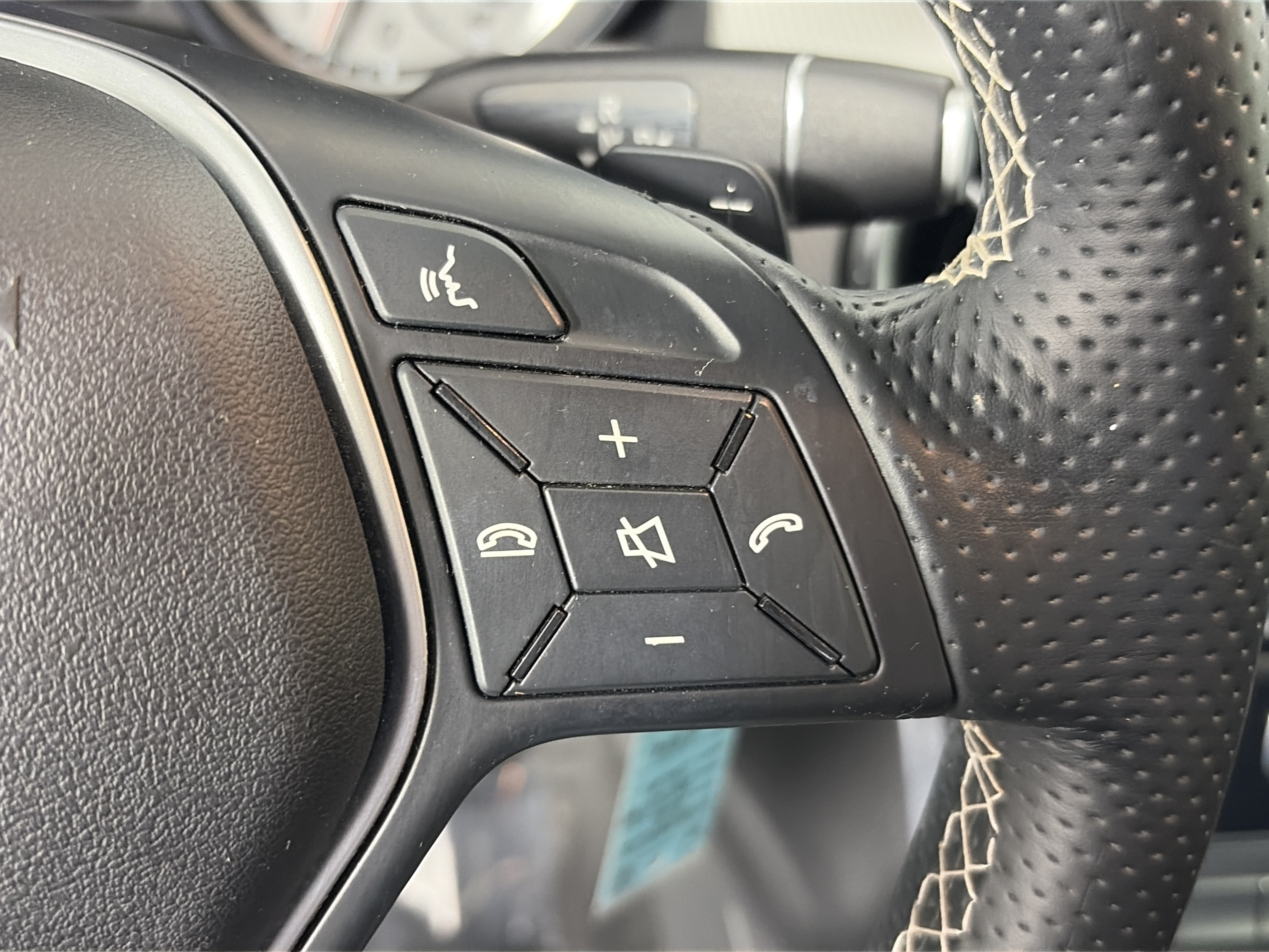 Used 2015 Mercedes-Benz GLA 250 4MATIC image 32