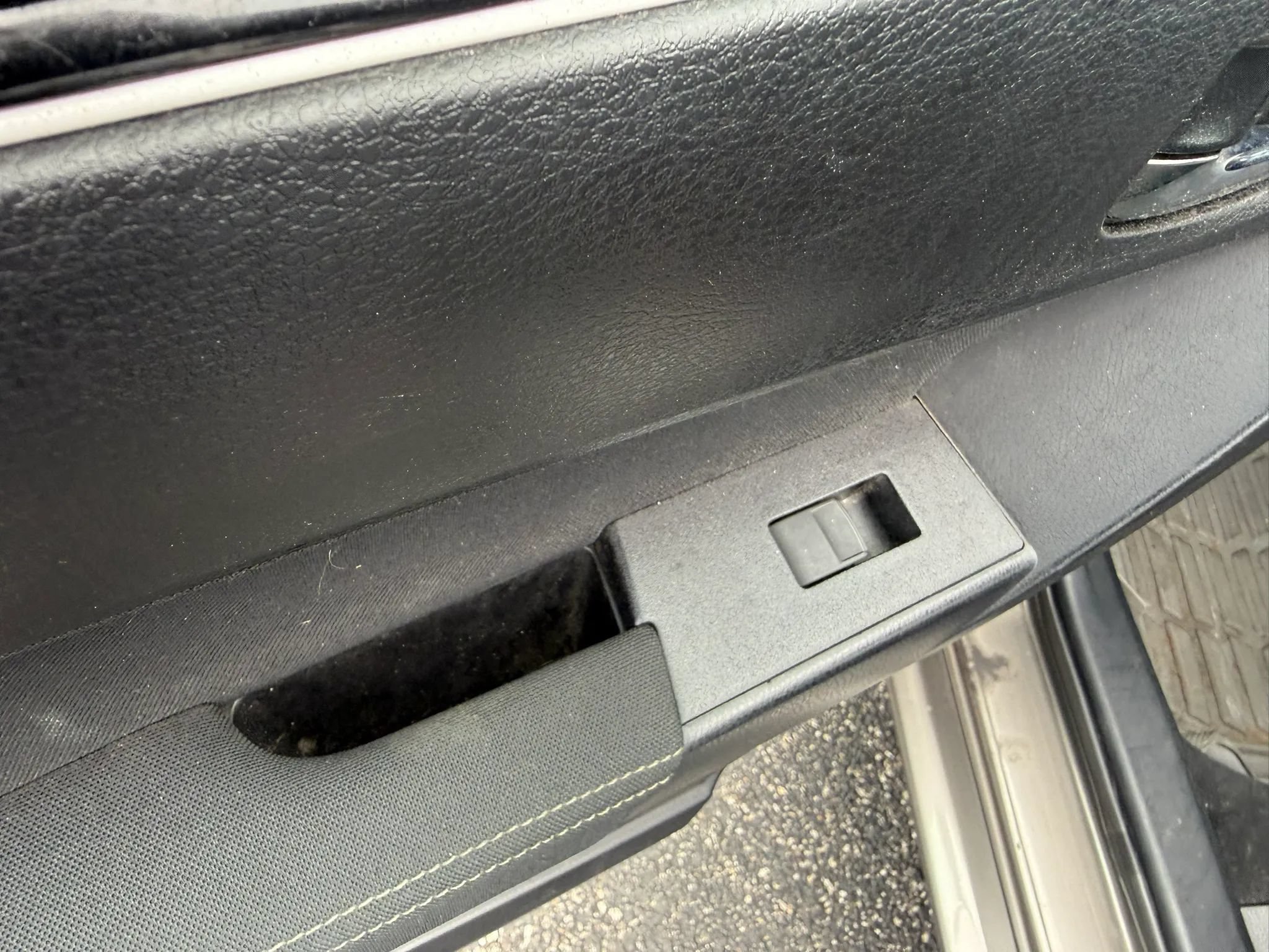 Used 2017 Toyota Corolla LE w/ Carpet Mat Package (TMS) FWD image 12