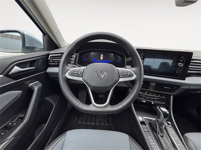 Used 2025 Volkswagen Jetta SE w/ Sunroof Package image 12