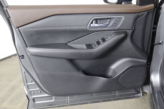 Used 2023 Nissan Rogue Platinum w/ Platinum Premium Package FWD image 19