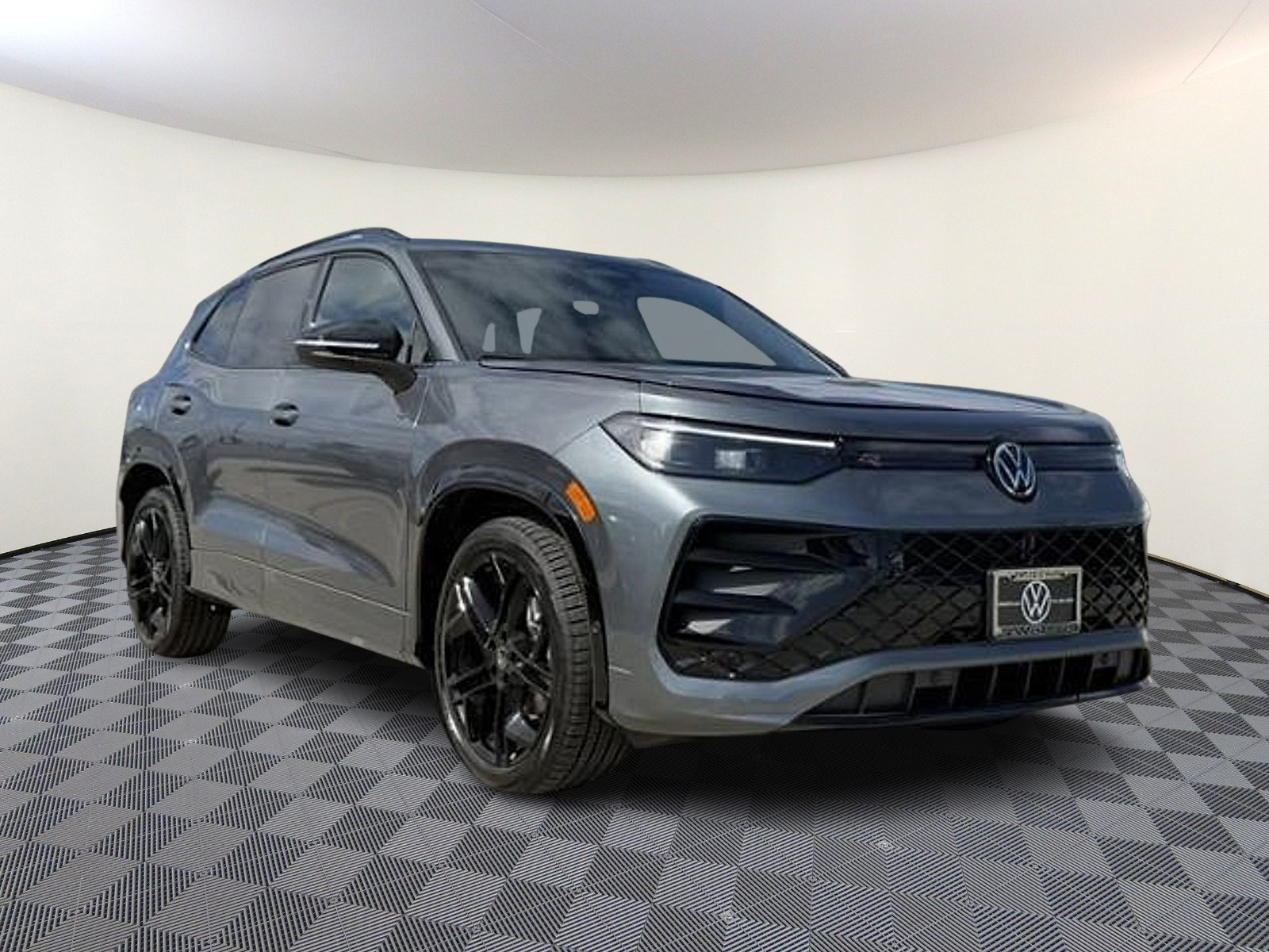 New 2026 Volkswagen Tiguan SE R-Line FWD image 1