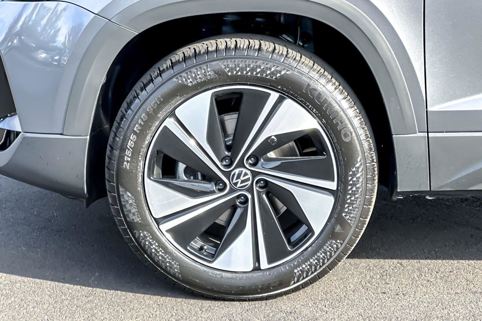 New 2026 Volkswagen Taos SE image 24