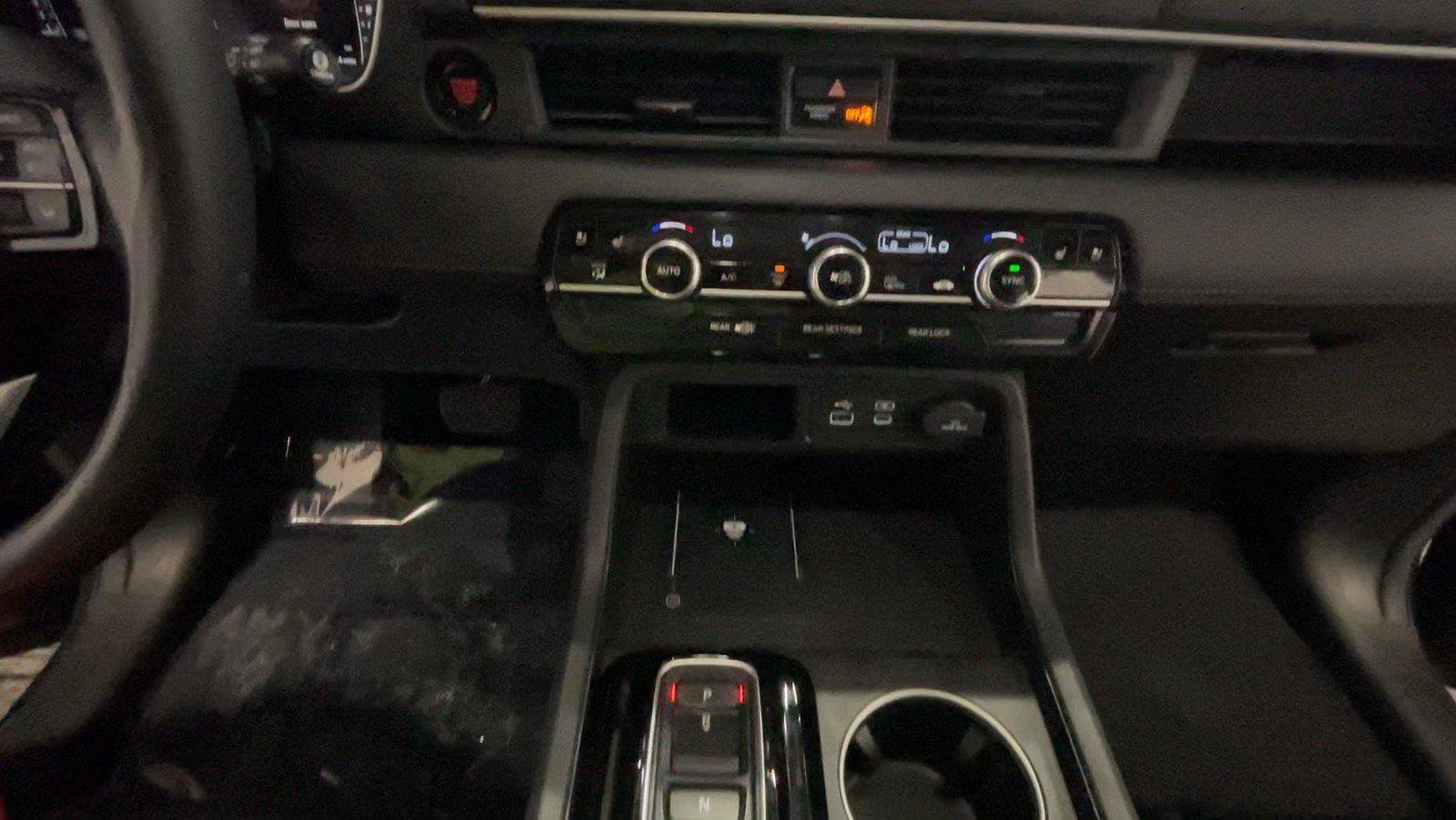Used 2025 Honda Pilot Elite image 35
