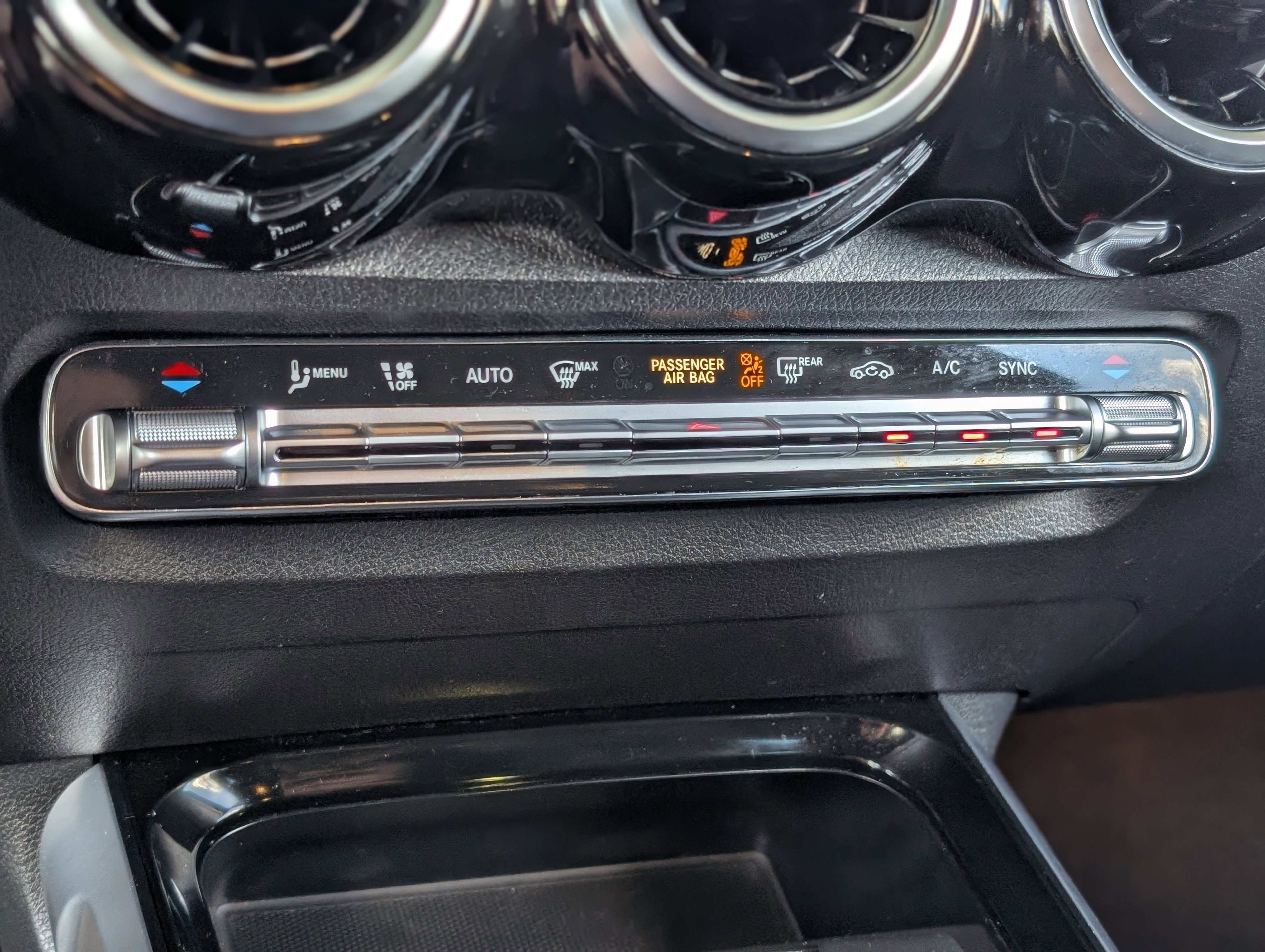 Used 2023 Mercedes-Benz GLB 250 4MATIC image 24