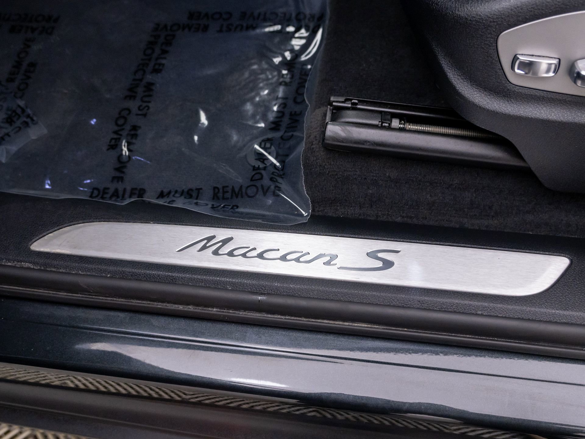 Certified 2023 Porsche Macan S AWD/4WD image 15