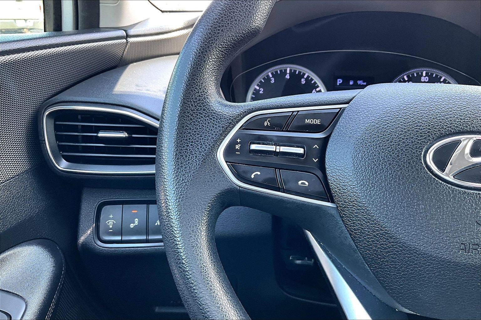 Used 2019 Hyundai Santa Fe SE FWD image 19