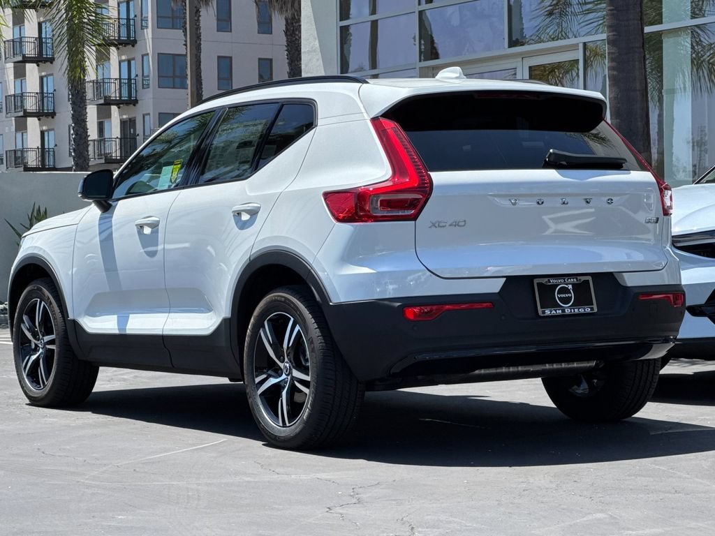 New 2026 Volvo XC40 B5 Core w/ Climate Package AWD/4WD image 3