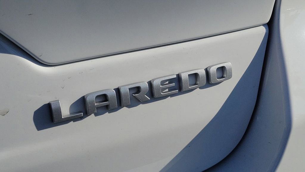 Used 2025 Jeep Grand Cherokee Laredo image 7
