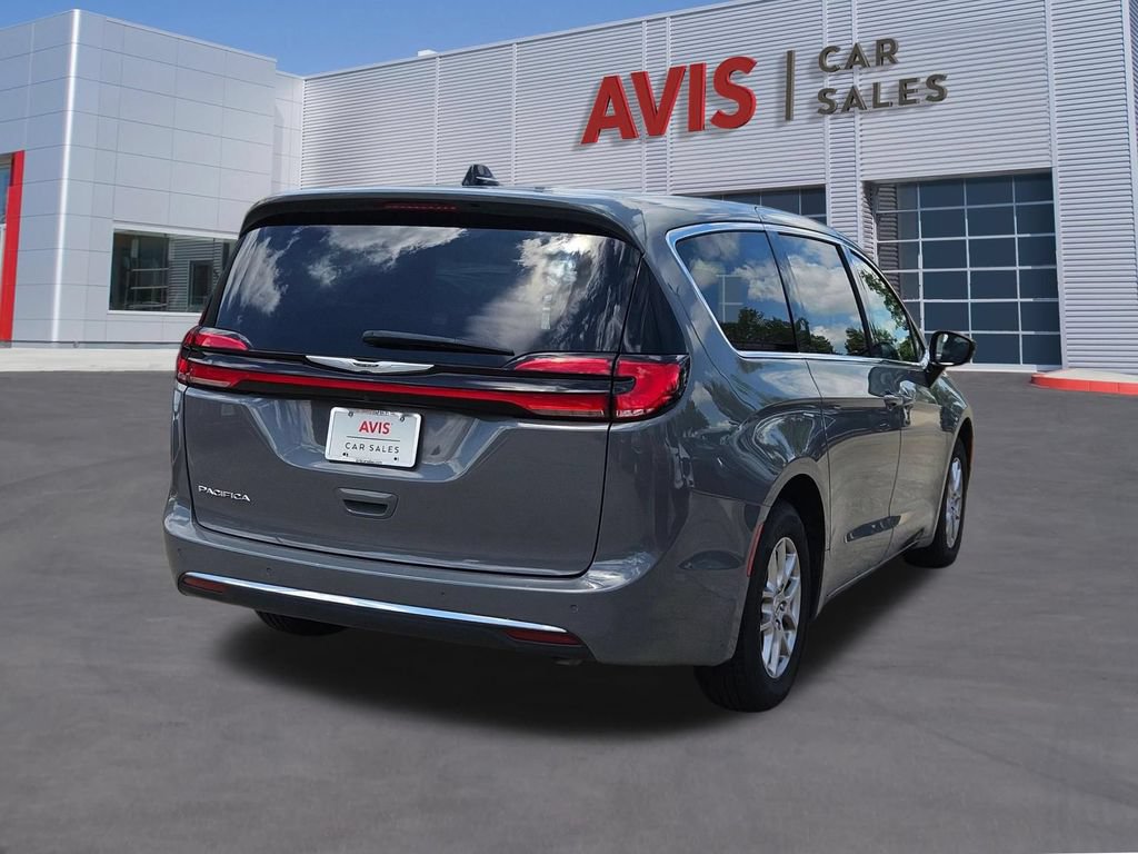 Used 2025 Chrysler Pacifica Select FWD image 6