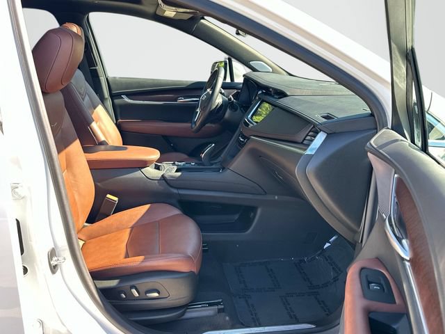 Used 2022 Cadillac XT5 Premium Luxury w/ LPO, ONYX Package AWD/4WD image 21