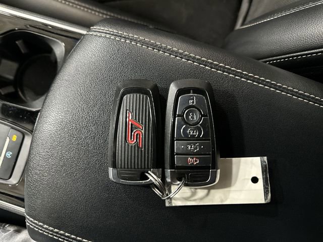 Used 2020 Ford Edge ST image 32