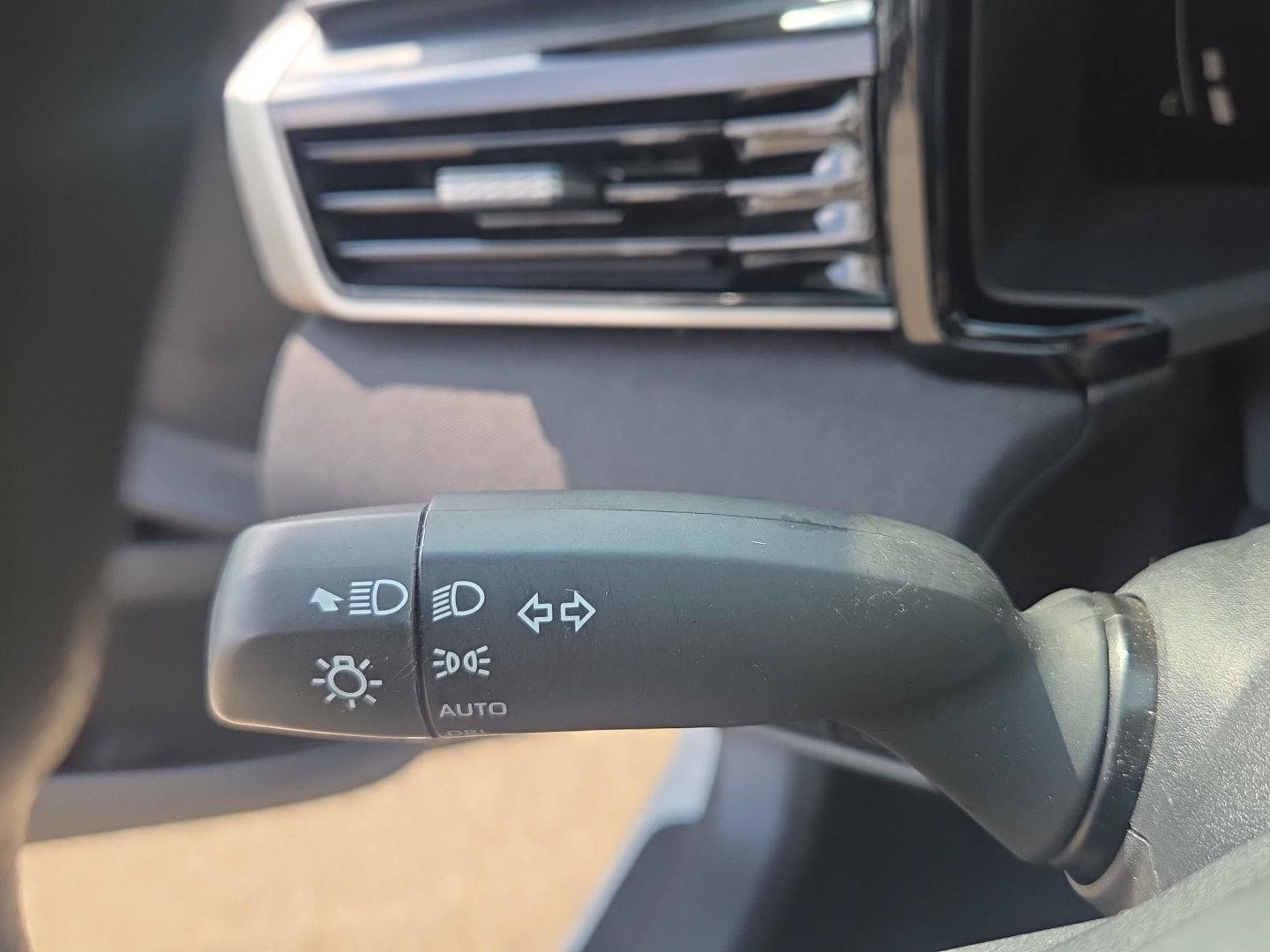 Used 2025 Toyota Camry LE FWD image 25
