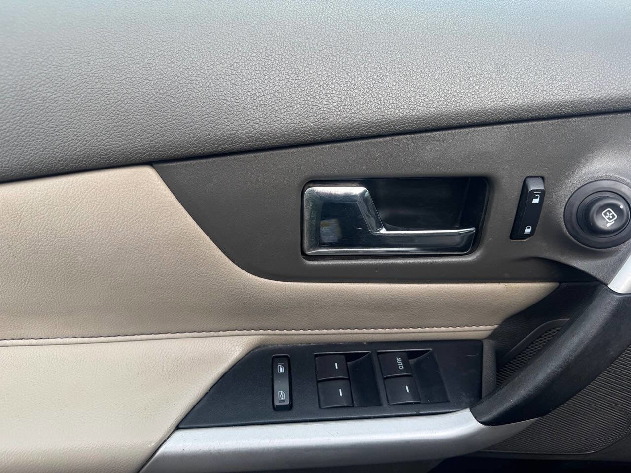 Used 2011 Ford Edge SEL image 10