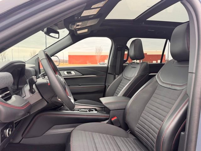 Used 2025 Ford Explorer ST-Line w/ ST-Line Street Pack image 6