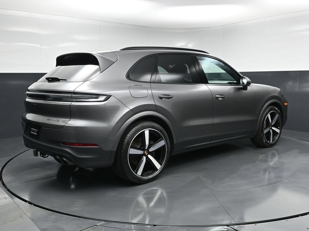 Certified 2025 Porsche Cayenne AWD/4WD image 11