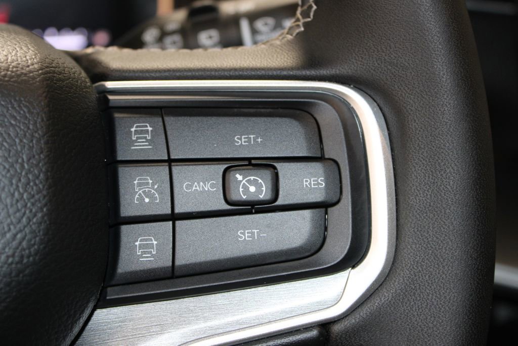 Used 2025 Jeep Wagoneer L Series II w/ 8-pass Seating Package image 45