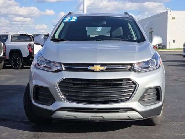 Used 2022 Chevrolet Trax LT w/ LT Convenience Package image 8