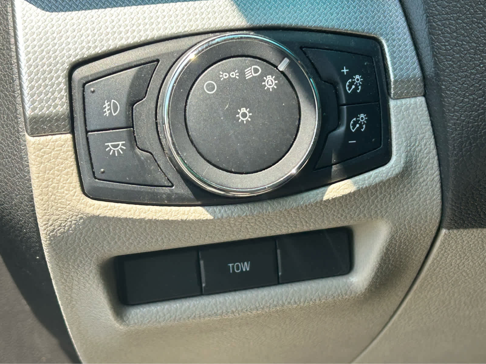 Used 2015 Ford Explorer XLT w/ Equipment Group 202A AWD/4WD image 23