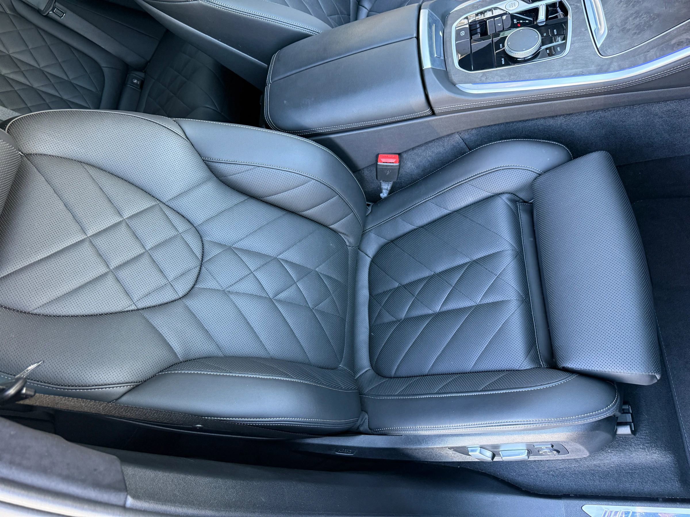 Used 2024 BMW X5 xDrive40i w/ M Sport Package image 28