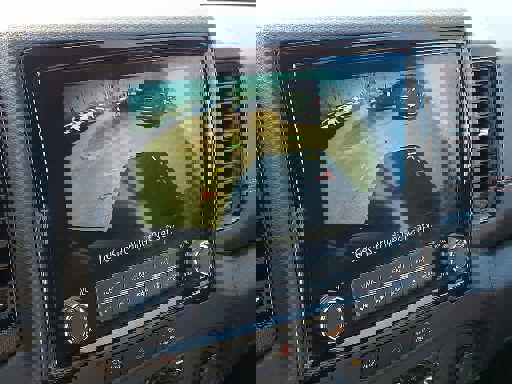 Used 2024 Nissan Frontier PRO-4X image 18