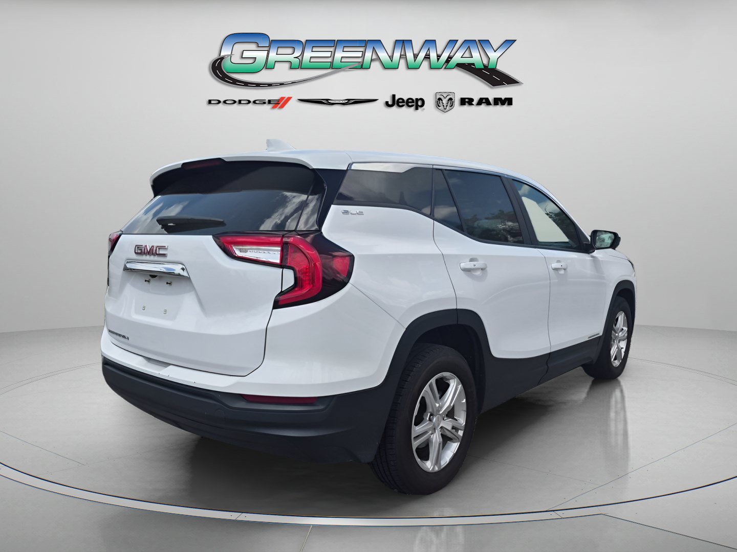 Used 2024 GMC Terrain SLE FWD image 3