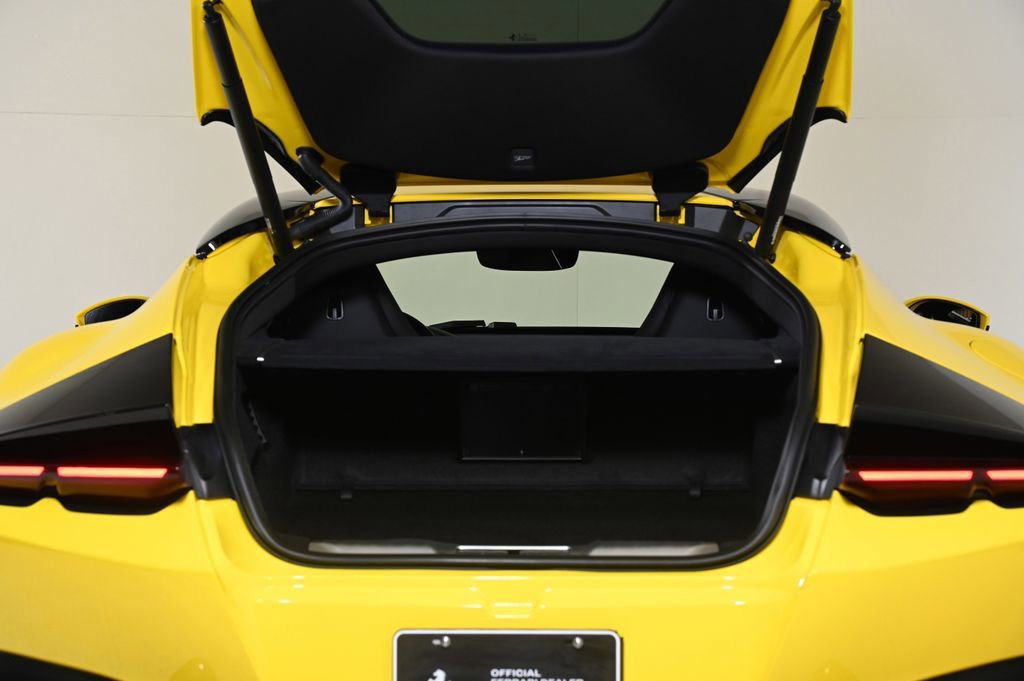 Used 2025 Ferrari 12Cilindri Base image 27