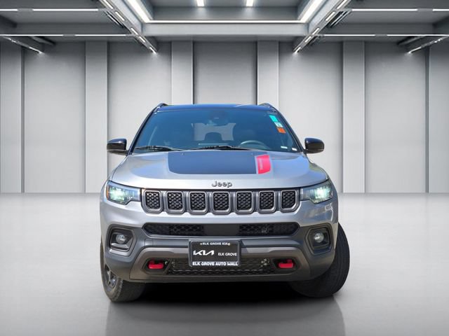Used 2024 Jeep Compass Trailhawk AWD/4WD image 2