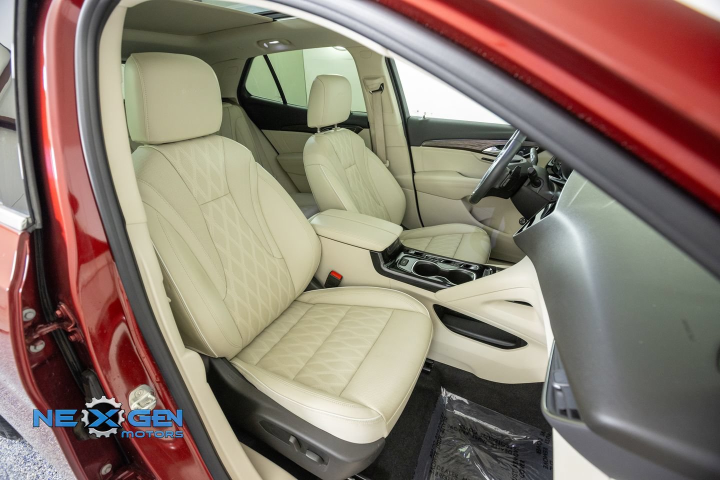 Used 2022 Buick Envision Avenir w/ Technology Package II FWD image 46