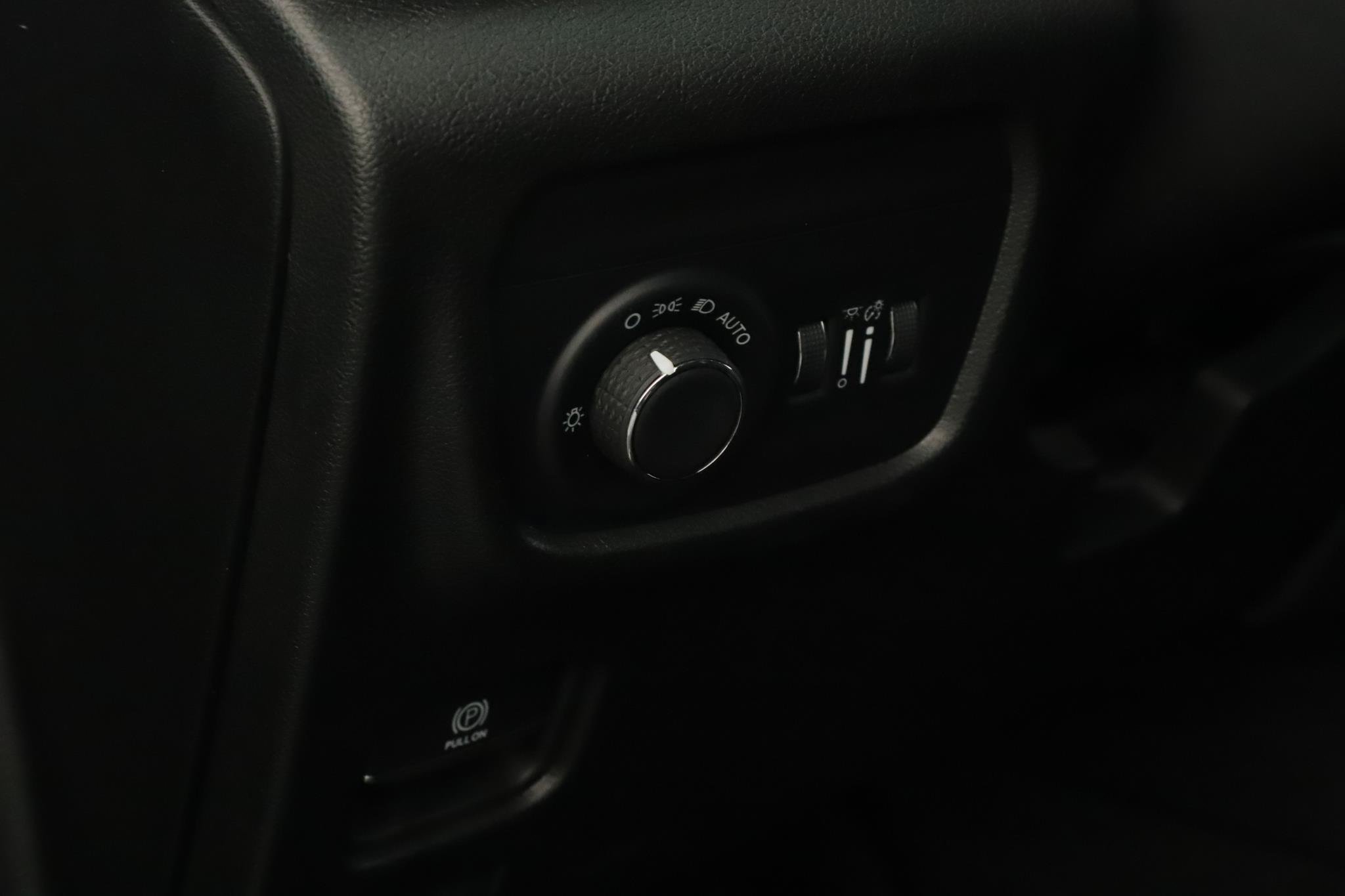 Used 2023 Jeep Grand Cherokee Altitude AWD/4WD image 9