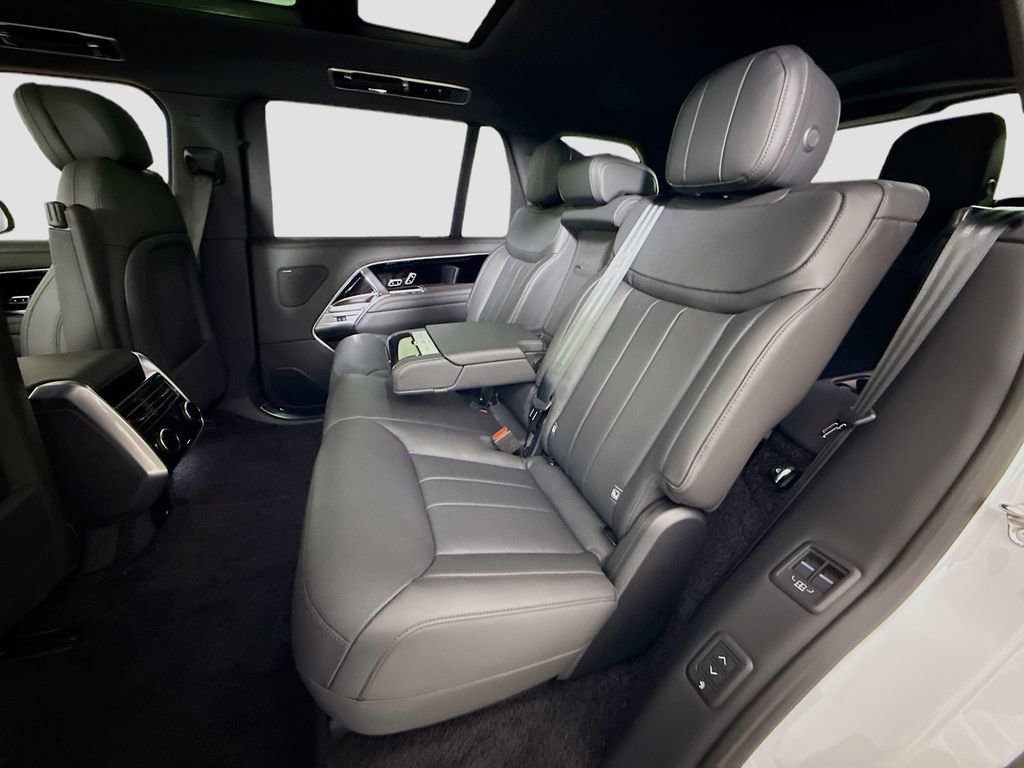 New 2026 Land Rover Range Rover Long Wheelbase SE image 21