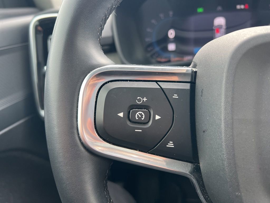 Used 2024 Volvo XC40 B5 Core image 15