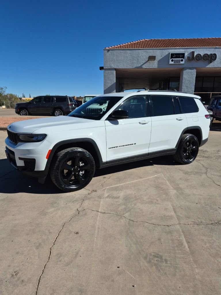 Used 2023 Jeep Grand Cherokee L Altitude