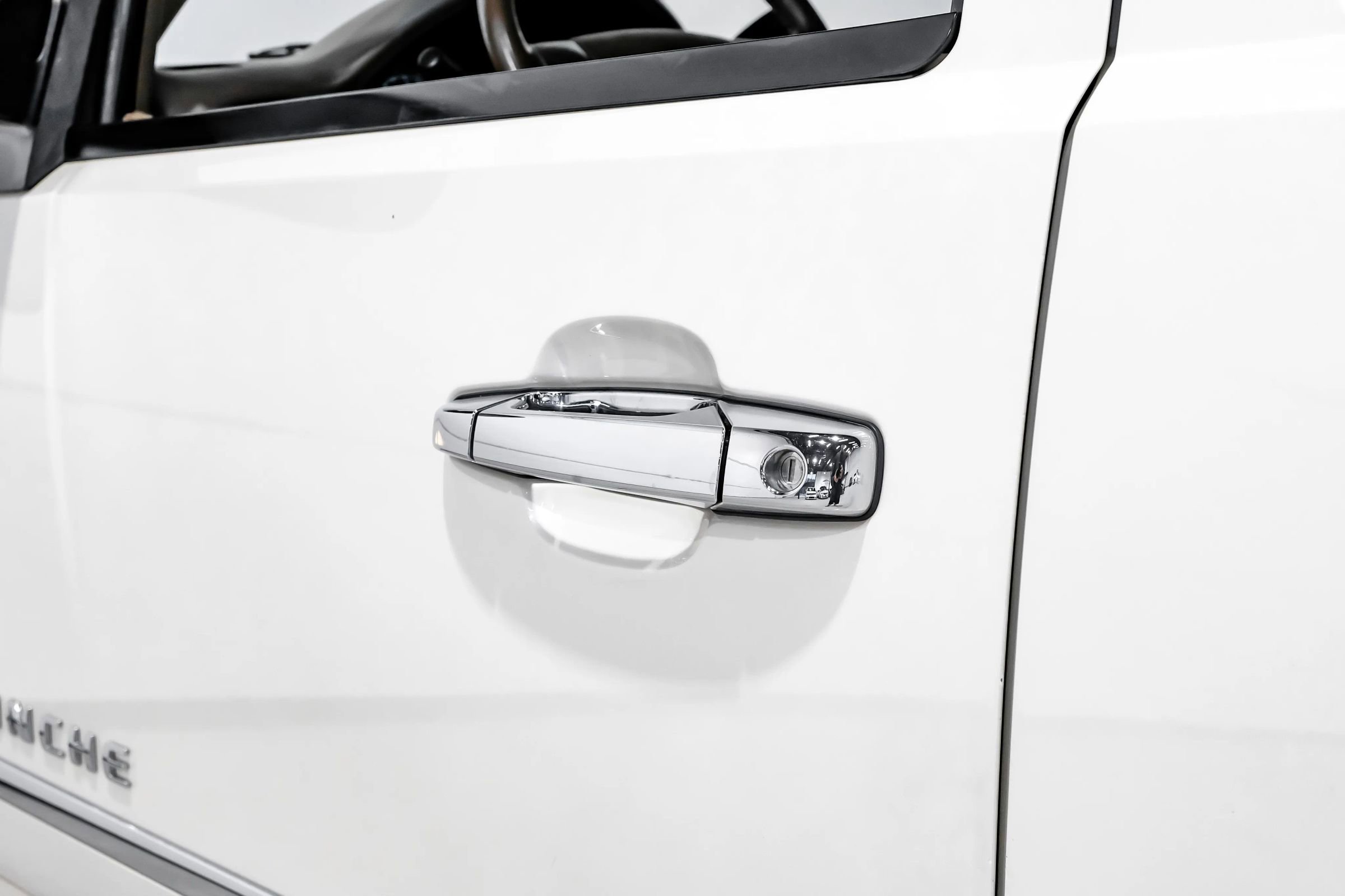 Used 2012 Chevrolet Avalanche LTZ image 55