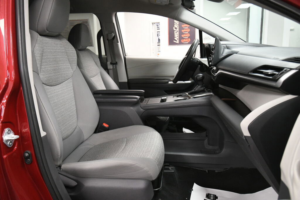 Used 2021 Toyota Sienna LE FWD image 25