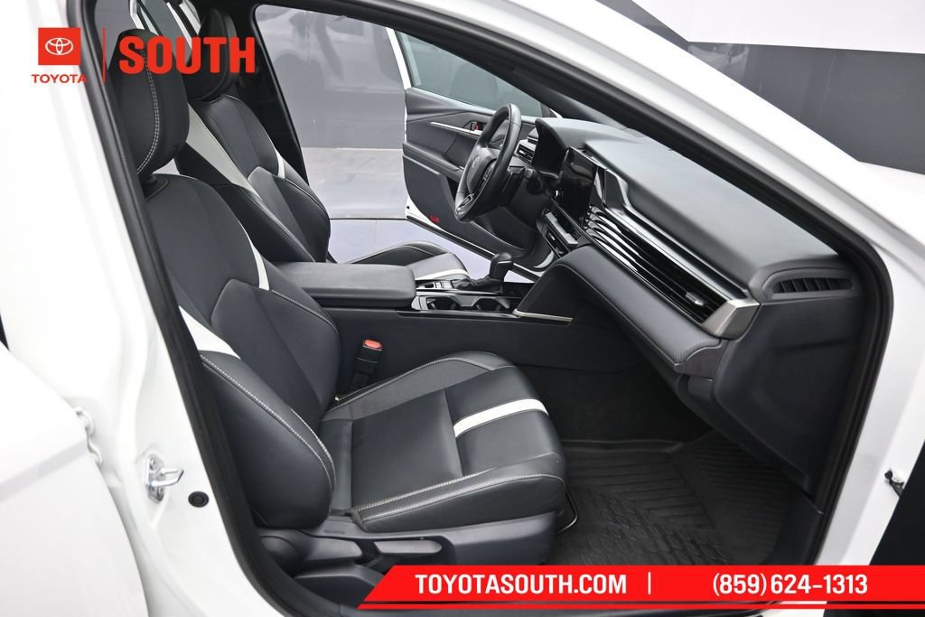 Used 2025 Toyota Camry SE w/ Convenience Package FWD image 34