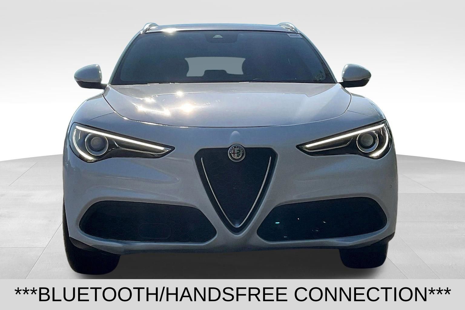 Used 2018 Alfa Romeo Stelvio Ti AWD/4WD image 2