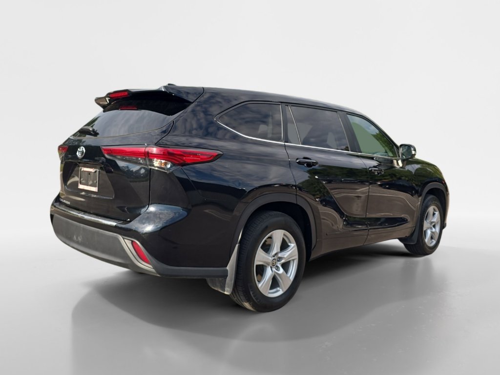 Used 2023 Toyota Highlander L image 6