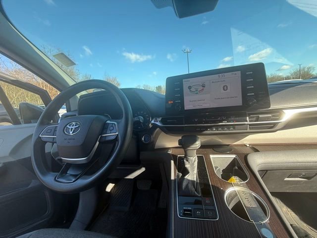 Used 2021 Toyota Sienna LE image 7