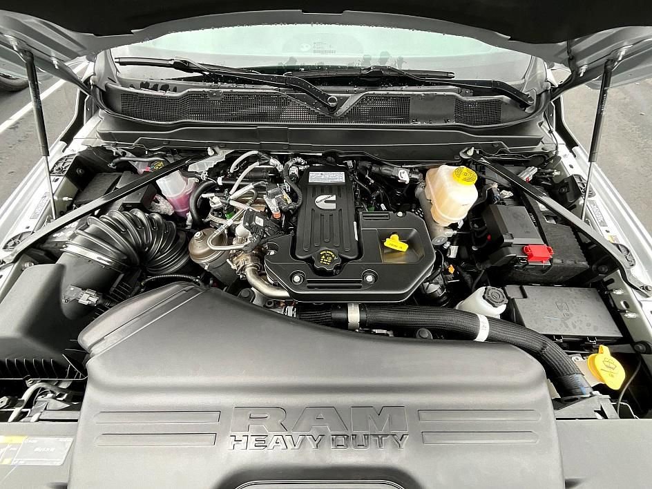 New 2026 RAM 5500 4x4 Regular Cab image 3