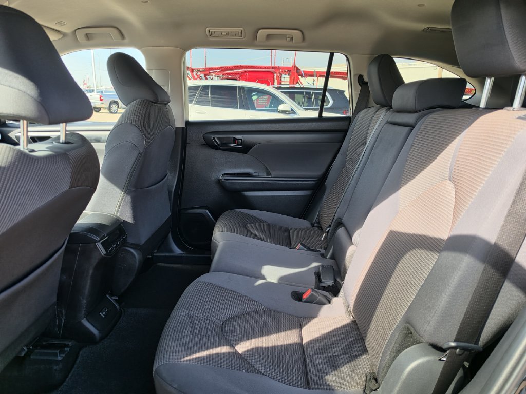 Used 2021 Nissan Kicks SR w/ Exterior Package FWD image 28