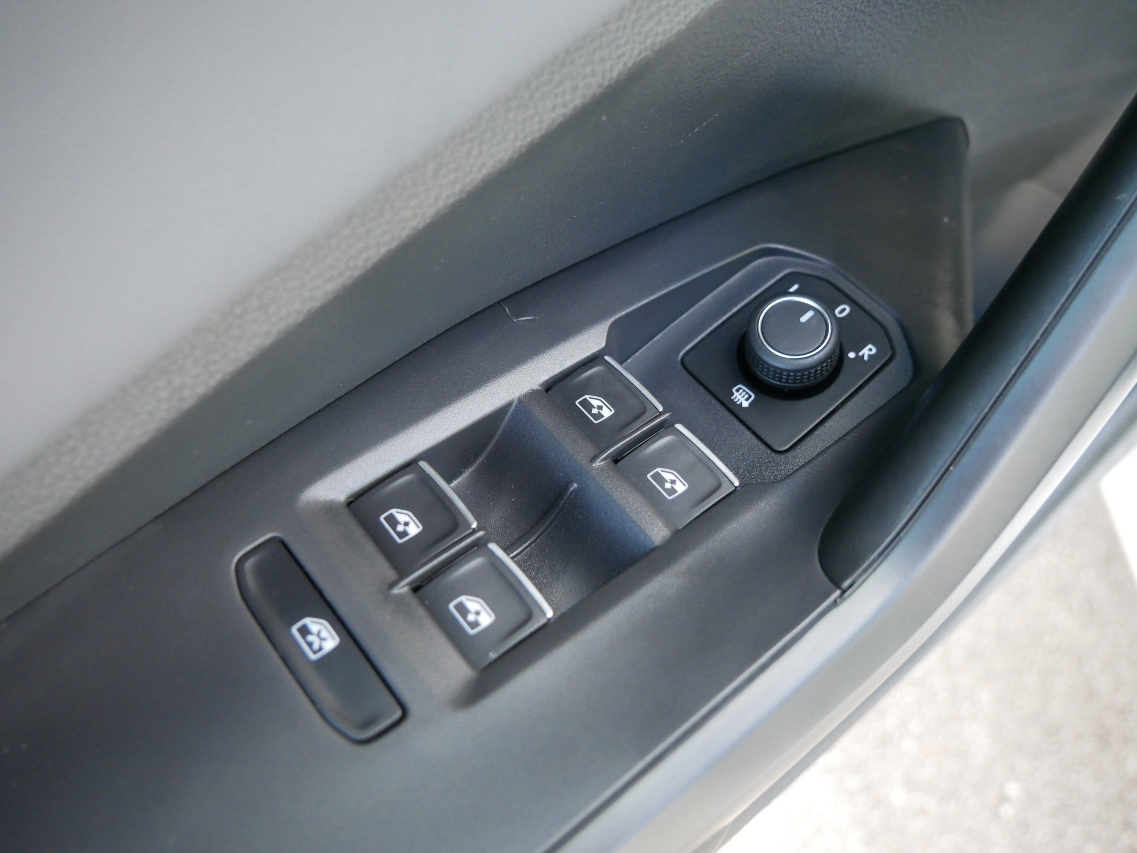 Certified 2025 Volkswagen Jetta SEL image 19