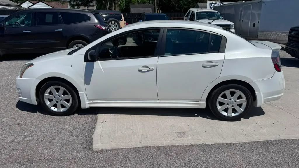 Used 2012 Nissan Sentra 2.0 SR w/ Convenience Pkg FWD image 2