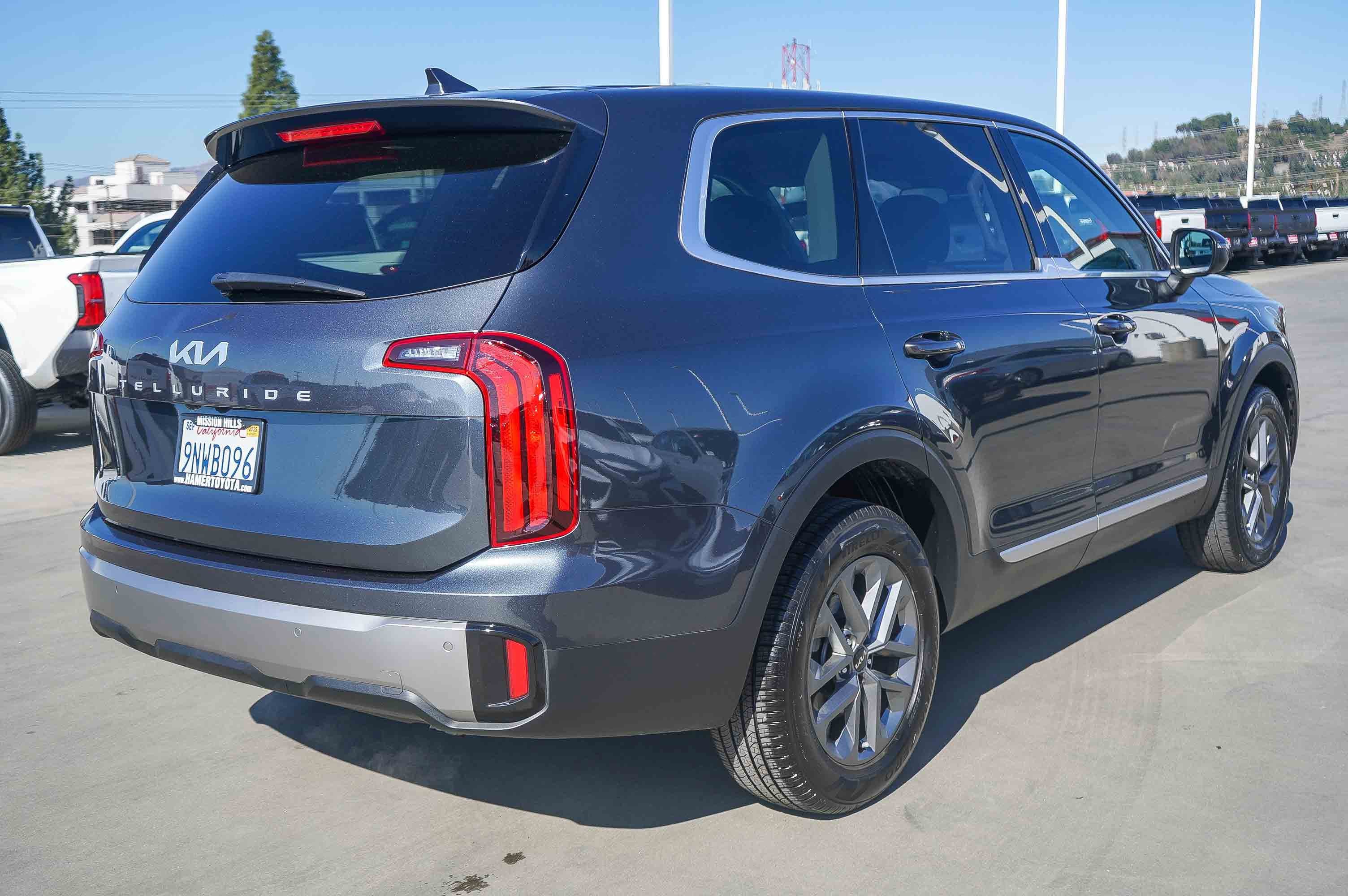 Used 2024 Kia Telluride LX image 9