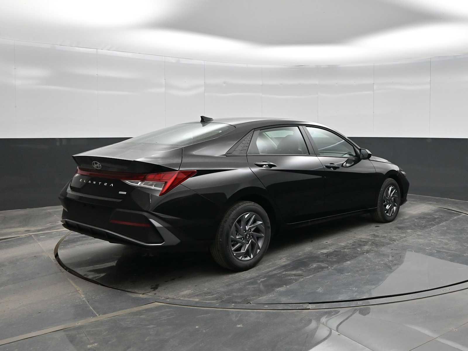 New 2026 Hyundai Elantra Blue image 7